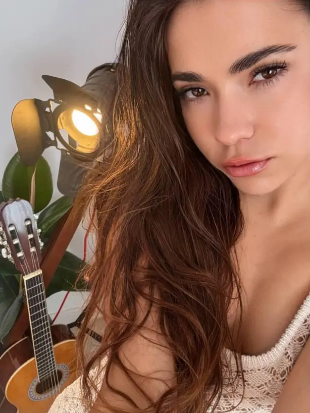 vikto ria model